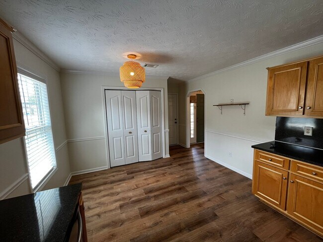 Building Photo - New On the Market!