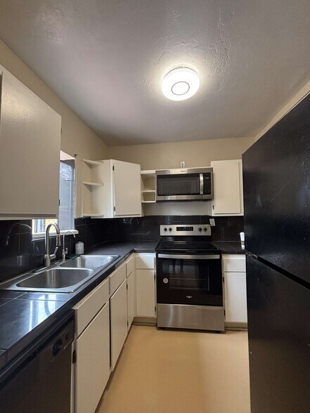 Kitchen - 1229 N 4th Ave