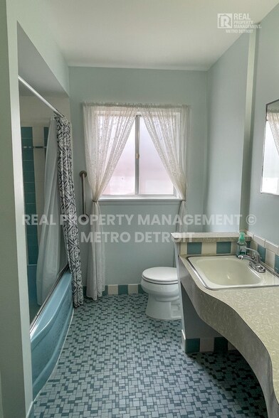 Building Photo - 27412 Roan Ave