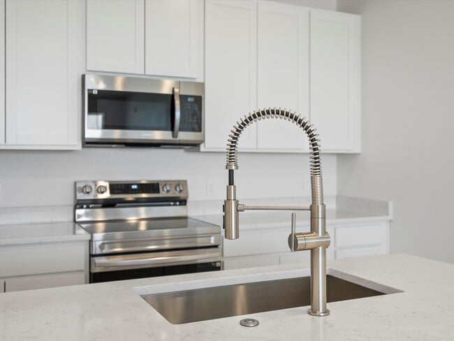 Building Photo - 6153 N Ceylon St