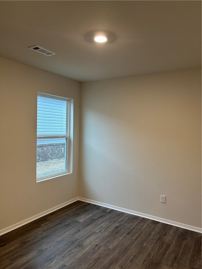 Building Photo - 6608 NW Altus St