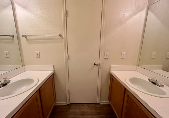 Building Photo - 3109 Pinehurst Ct