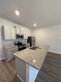 Building Photo - 144 Village Green Dr