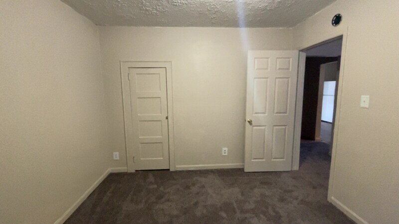 Building Photo - 124 1/2 Maple St