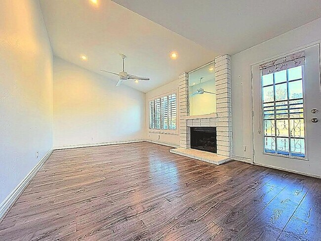 Building Photo - 28506 Barbosa