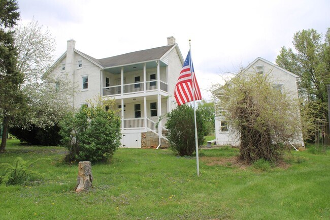 Building Photo - Single Family Farm House