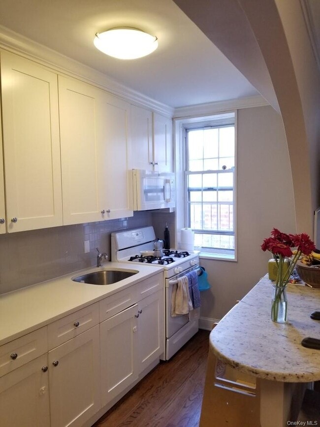 Building Photo - 760 Bronx River Rd