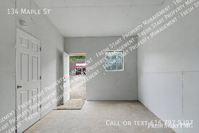 Building Photo - 134 Maple St