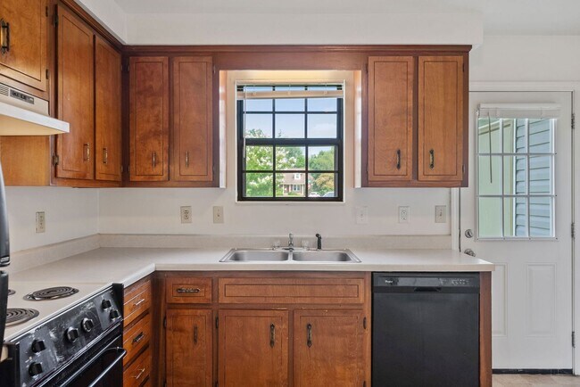 Building Photo - Northridge Drive-276