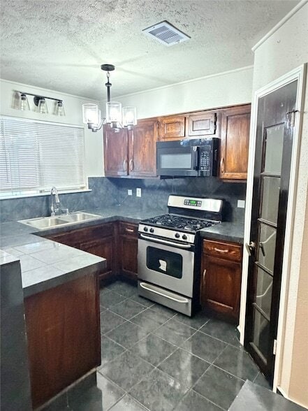 Building Photo - 7111 Feather Creek Dr