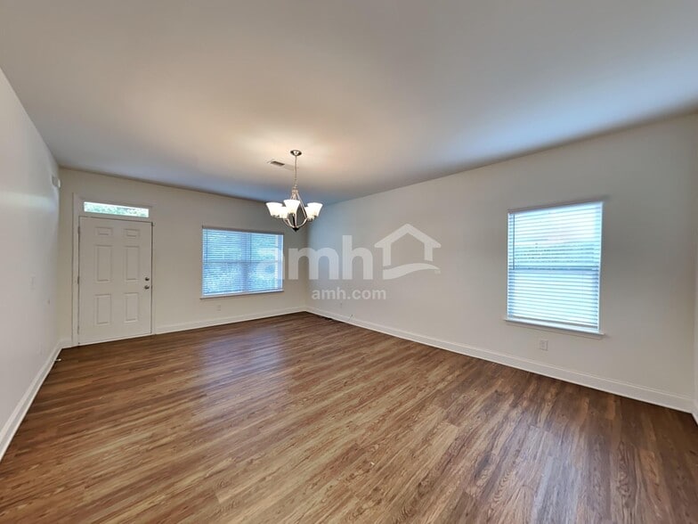 Building Photo - 117 Haeven Trail