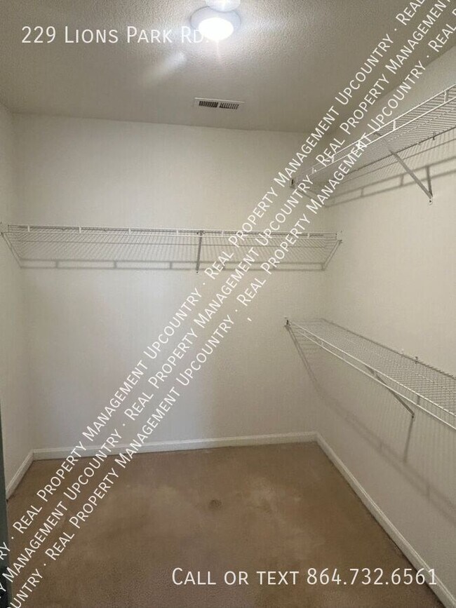 Building Photo - 229 Lions Park Rd