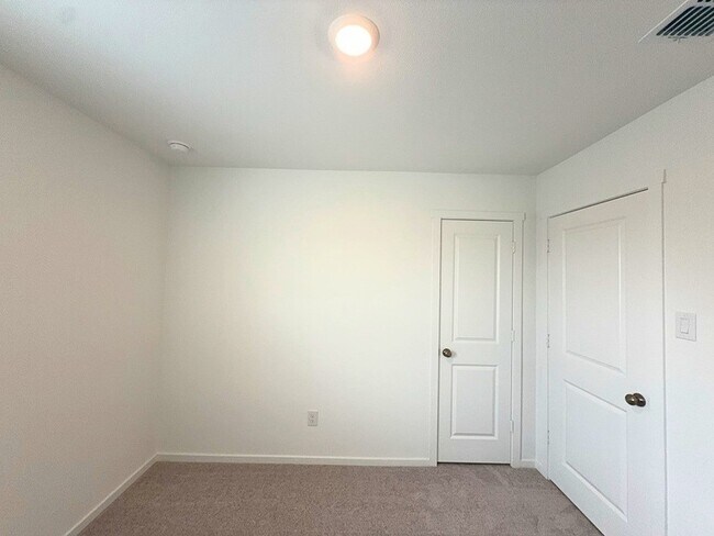 Building Photo - 6220 Sandpiper Ln
