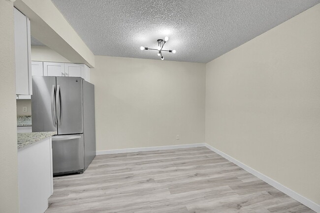 Building Photo - $1,595.95 - 2-bed, 1 bath, located in Centennial