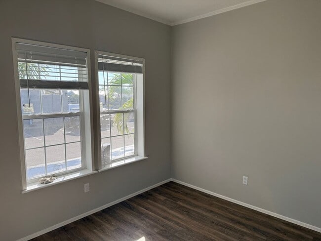 Building Photo - 492 Driftwood Dr