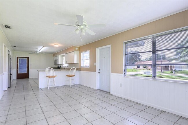 Building Photo - 1214 Ansin St