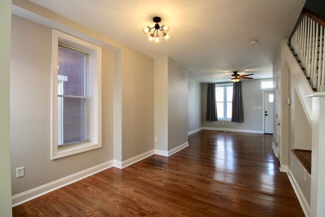 Building Photo - 437 Harris St