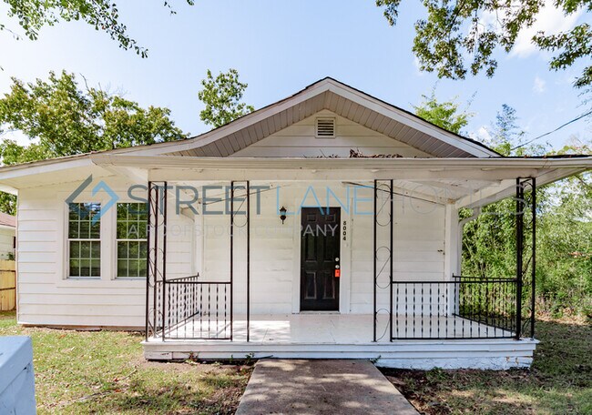 Building Photo - 8004 Rugby Ave