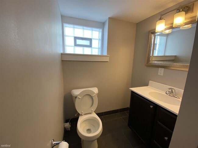 Building Photo - 6 br, 3 bath House - 517 Elm St