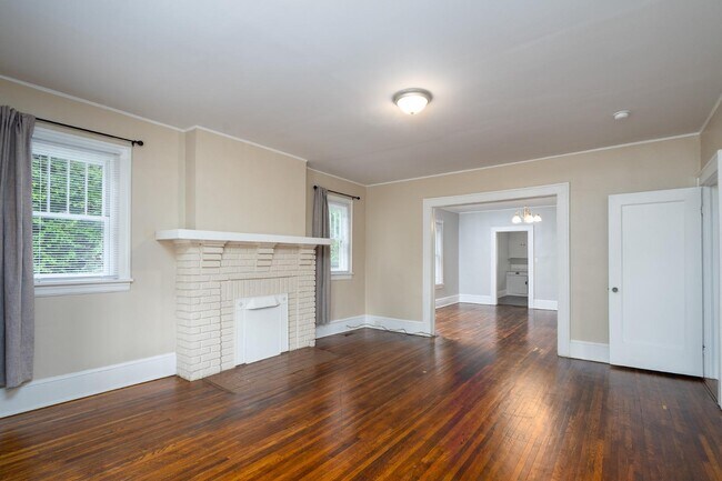 Building Photo - 1710 S Tryon St