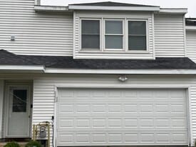 Building Photo - 8220 Vicksburg Pl