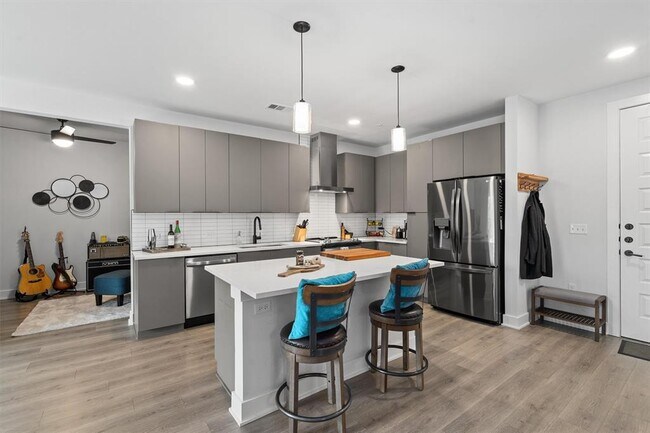 Building Photo - 2220 Webberville Rd