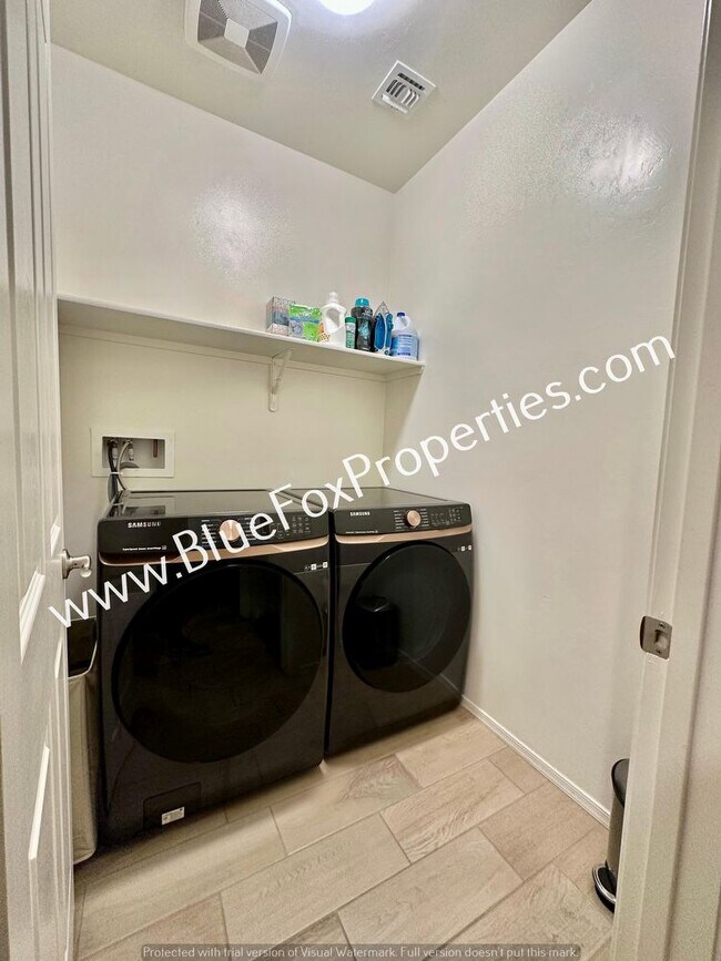 Building Photo - 4496 S Saginaw Hill Dr