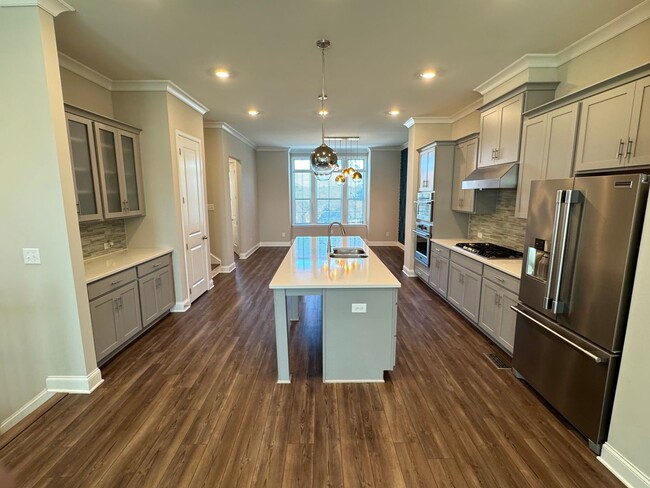 Building Photo - Affluent 3 Bedroom 3.5 Bath Townhome in th...