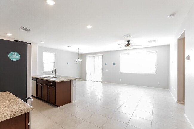 Building Photo - 16636 W Jenan Dr