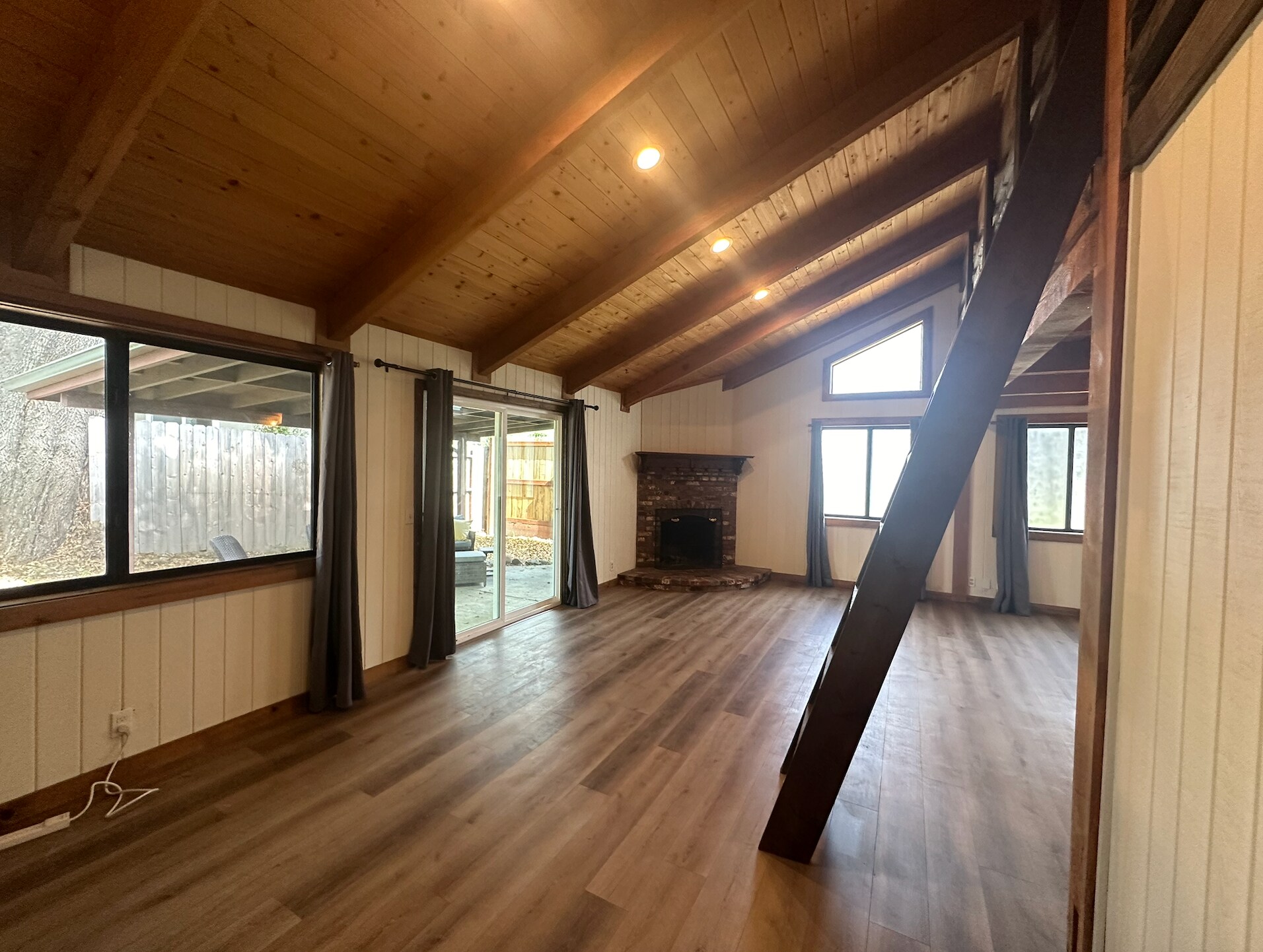 Building Photo - 472 Freear Dr