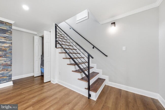 Building Photo - 3524 Meadowside Ave