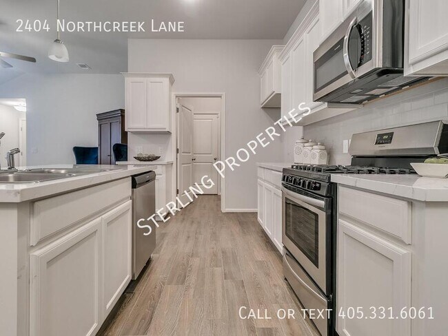 Building Photo - 2404 Northcreek Ln