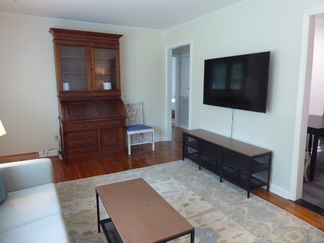 Building Photo - 209 N Bigby Dr