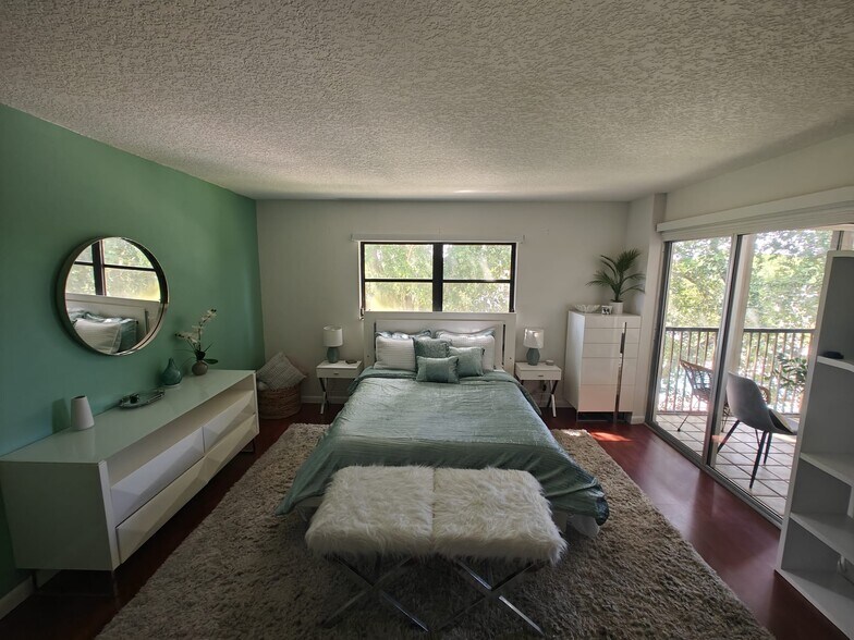 Building Photo - 2208 S Cypress Bend Dr
