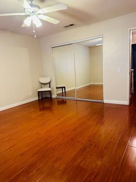 Master bedroom - 555 W Lemon Ave