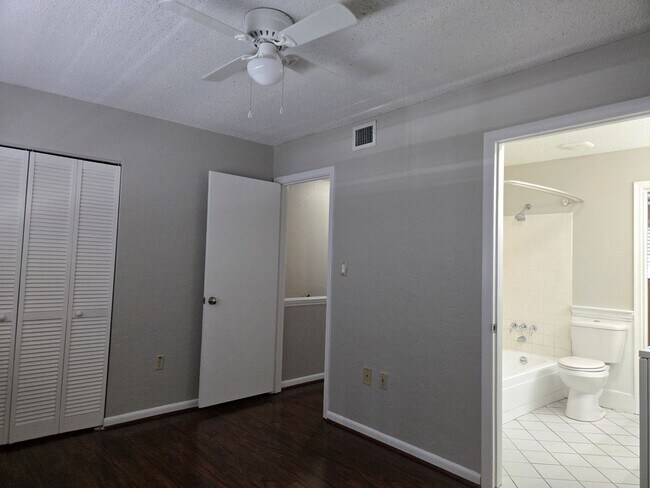 Building Photo - Charming 2-bedroom, 1.5-bath in the desirable Bellamy Forge