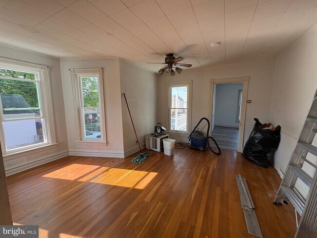 Building Photo - 50 E North St