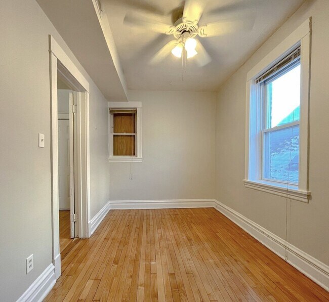 Building Photo - 2442 N Ashland Ave