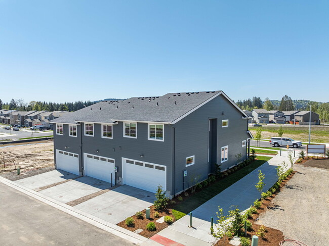 Building Photo - 4027 SW Myrtle Aly
