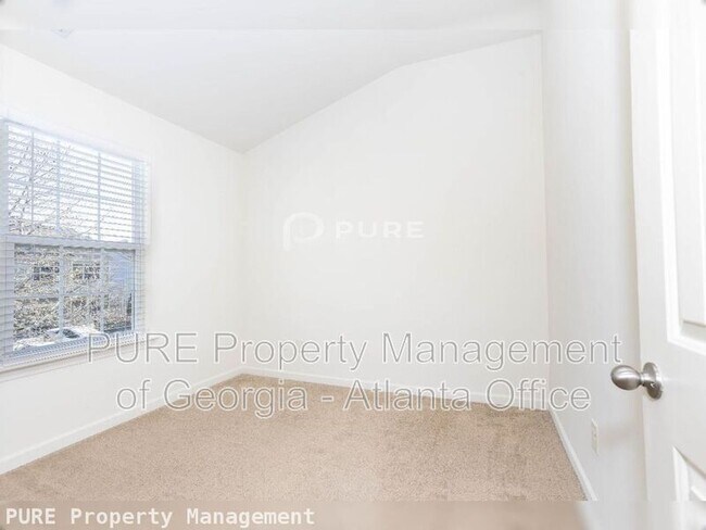 Building Photo - 840 Pine Arbor Ln