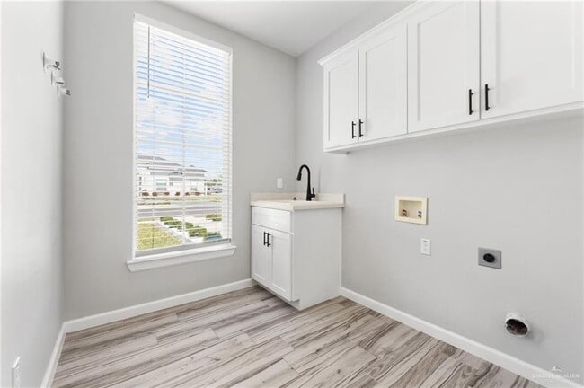 Building Photo - 16 Rabbit Run Ave