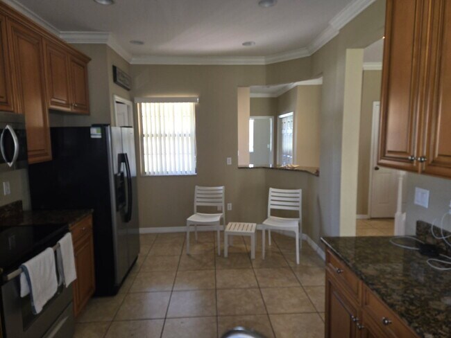 Building Photo - 1250 Clove Dr