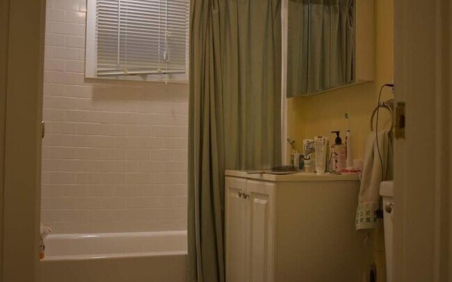 Building Photo - 4.0 bedroom in Somerville Massachusetts 02144