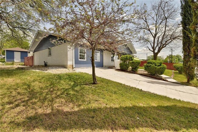 Building Photo - 3500 Loyola Ln