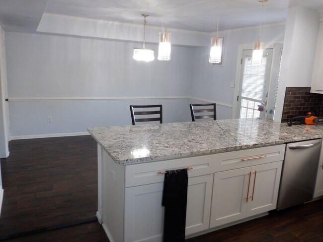 Building Photo - Downs1345-1347