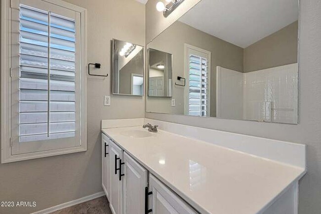 Building Photo - Stunning 3-bedroom, 2-bath home