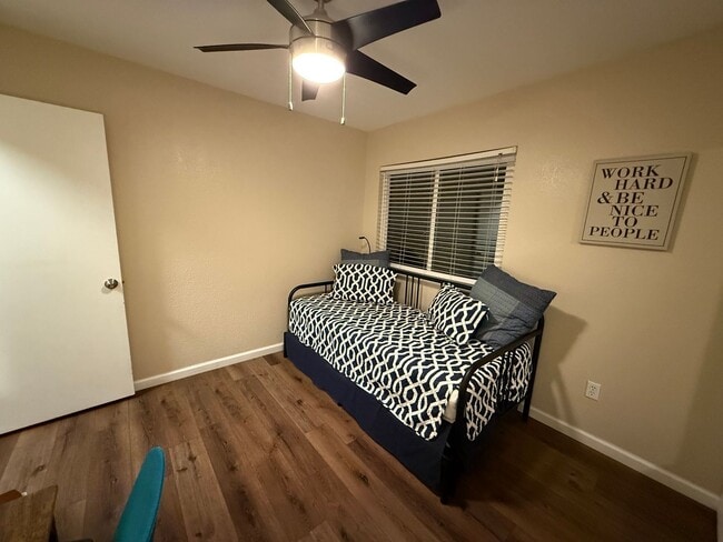 Building Photo - Beautiful 3 bedrooms corner unit condo located in Poway.