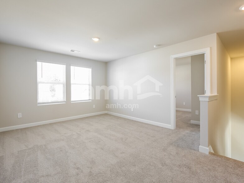 Building Photo - 782 Treeline Rd