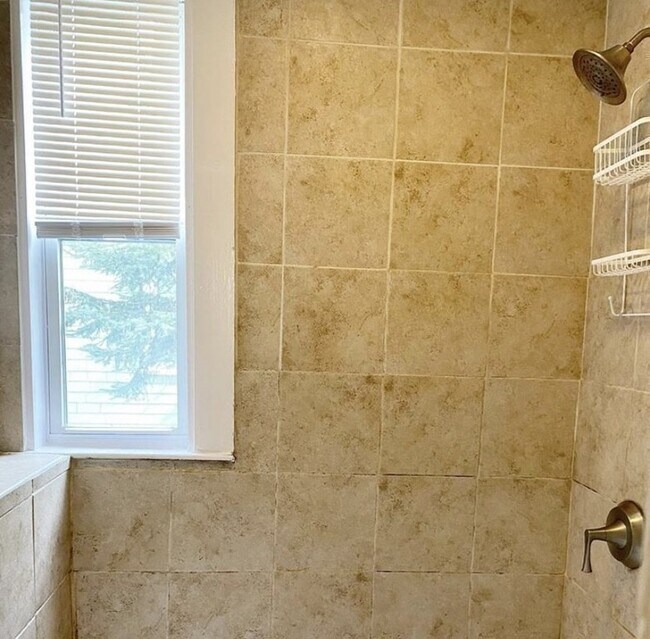 Building Photo - 52 Harvest St