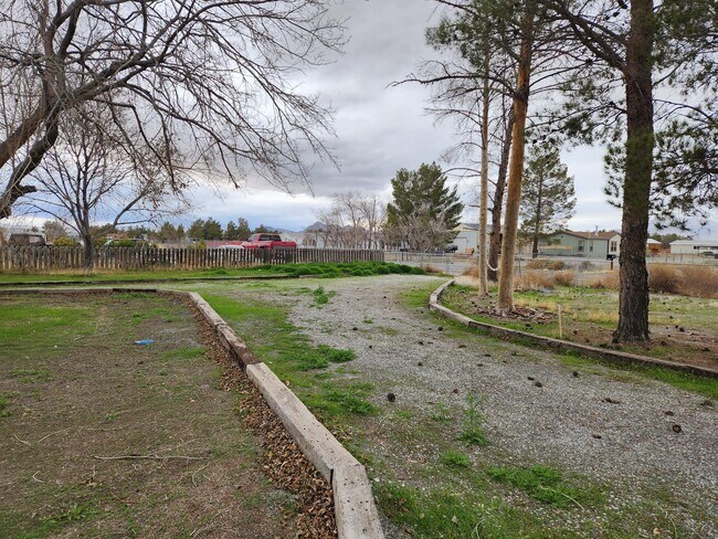 Building Photo - 1111 Hardy Ln